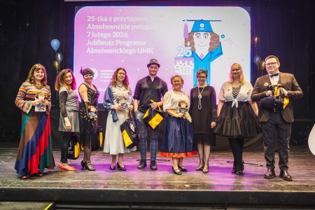 Absolwenckie potupaje na UMK [fot. Szymon Zdziebło]